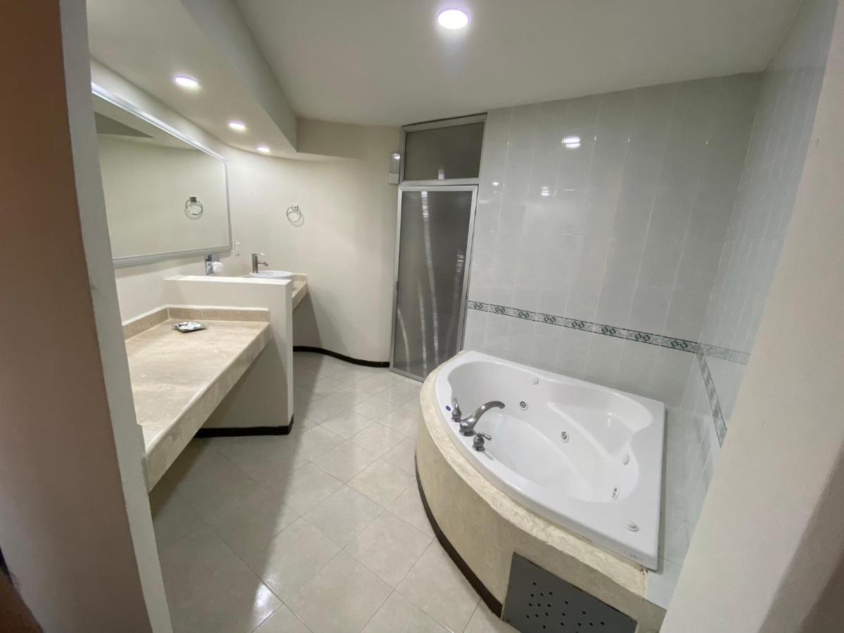 Hotel Enterprise Inn Poliforum 莱昂 外观 照片